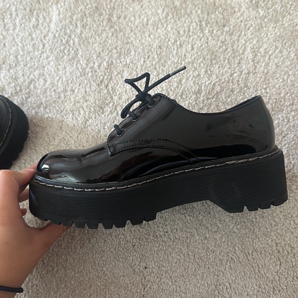 Steve Madden patent platform oxfords. Size 7 - Picture 5 of 10